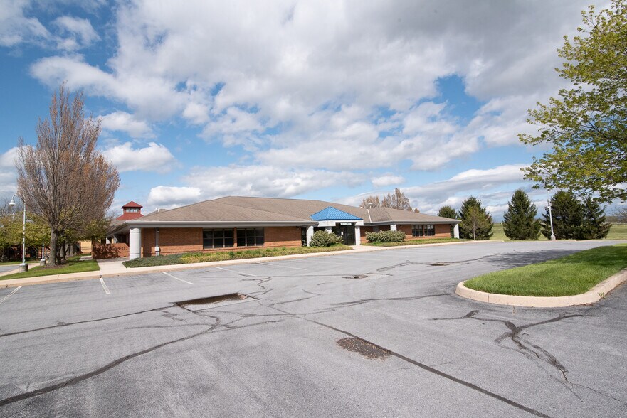 More Photos Of 14700 Citicorp Dr, Hagerstown Office For Sale