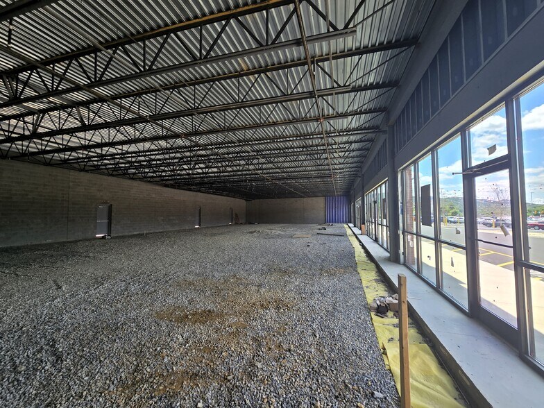 More Photos Of 1201 E Main St, Pulaski General Retail For Lease