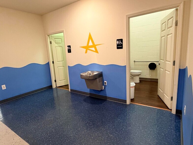 More Photos Of 800 S Main St, Petal Freestanding For Sale