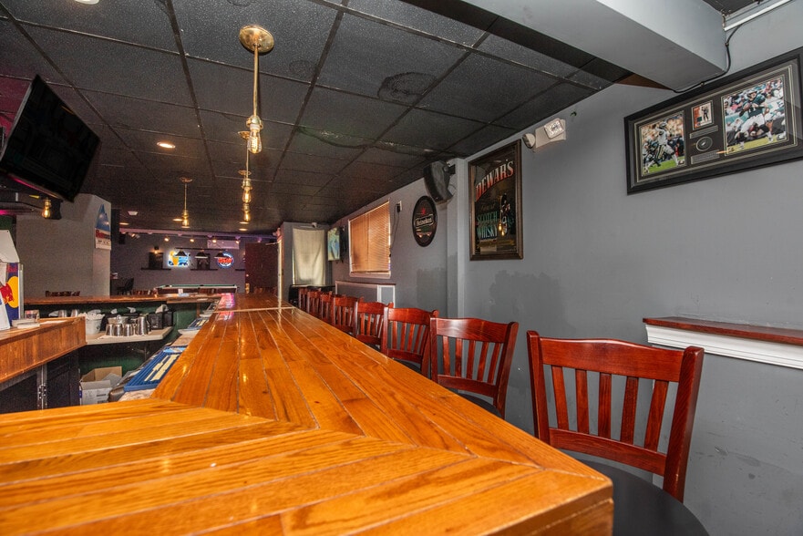 More Photos Of 932 Wyoming Ave, Scranton Bar For Sale