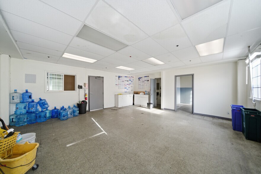 More Photos Of 450 Veterans Blvd, Redwood City Unknown For Lease