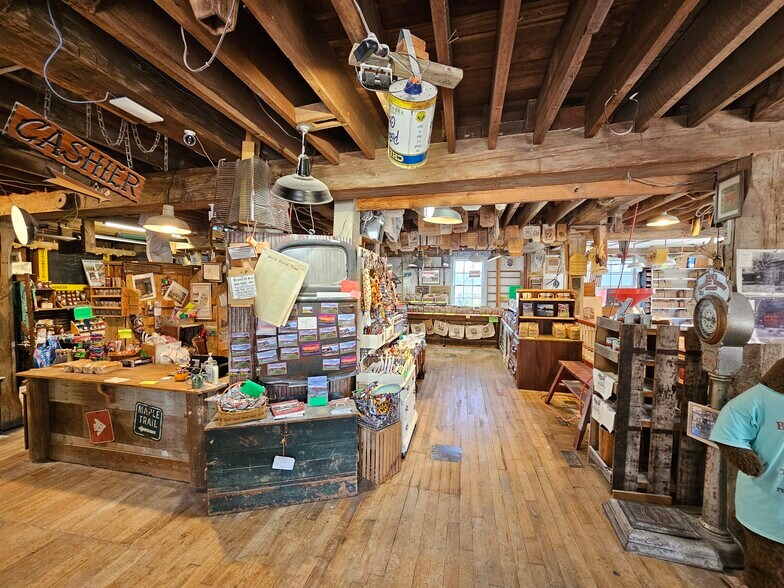 More Photos Of 8104 Bridgeton Rd, Bridgeton Specialty For Sale