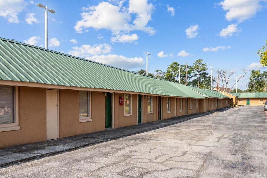 More Photos Of 1706 S 1st St, Lufkin Hotel For Sale