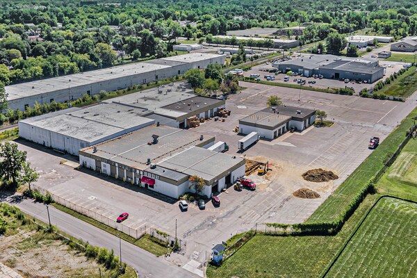 More Photos Of 3302 Kent St, Flint Distribution For Lease