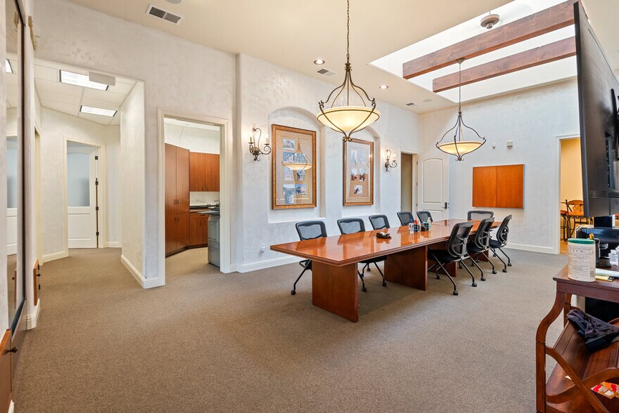 More Photos Of 829 San Benito St, Hollister Office For Sale