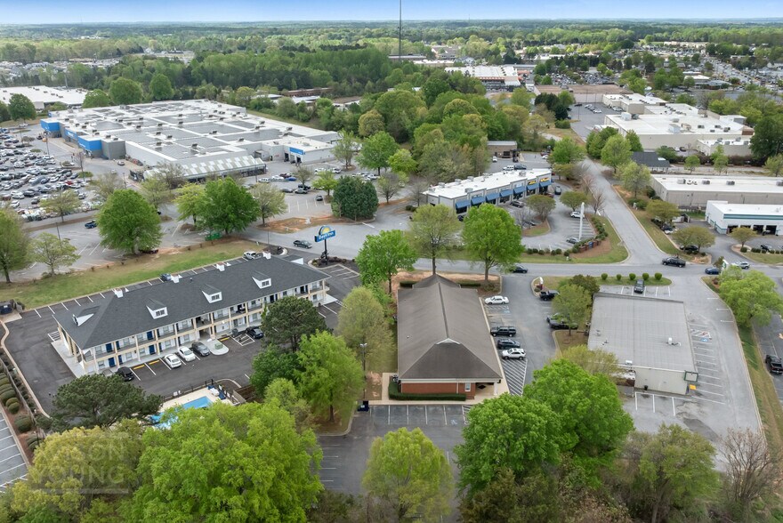 More Photos Of 35 Ray E Talley Ct, Simpsonville Medical For Sale