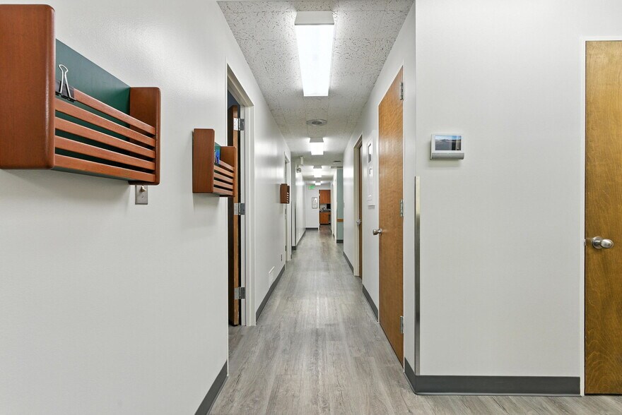 More Photos Of 400 NE Roberts Ave, Gresham Medical For Sale