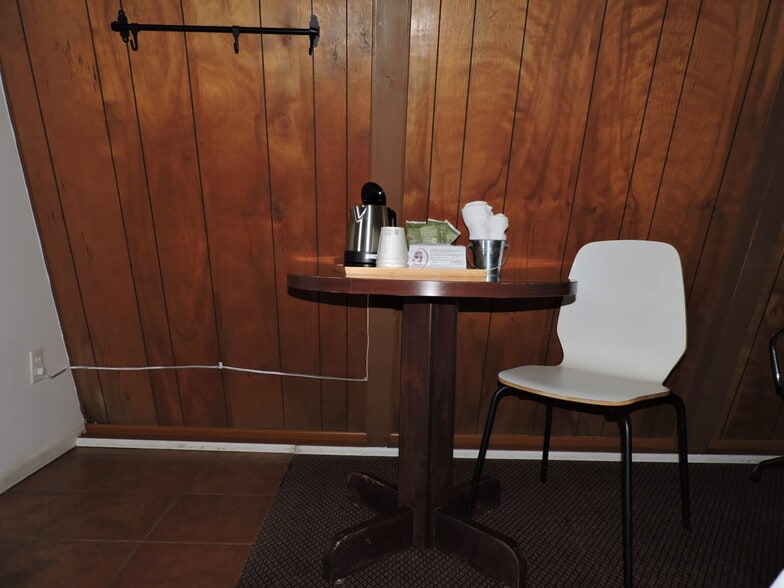 More Photos Of 581 John Long Rd, Oakland Hotel For Sale