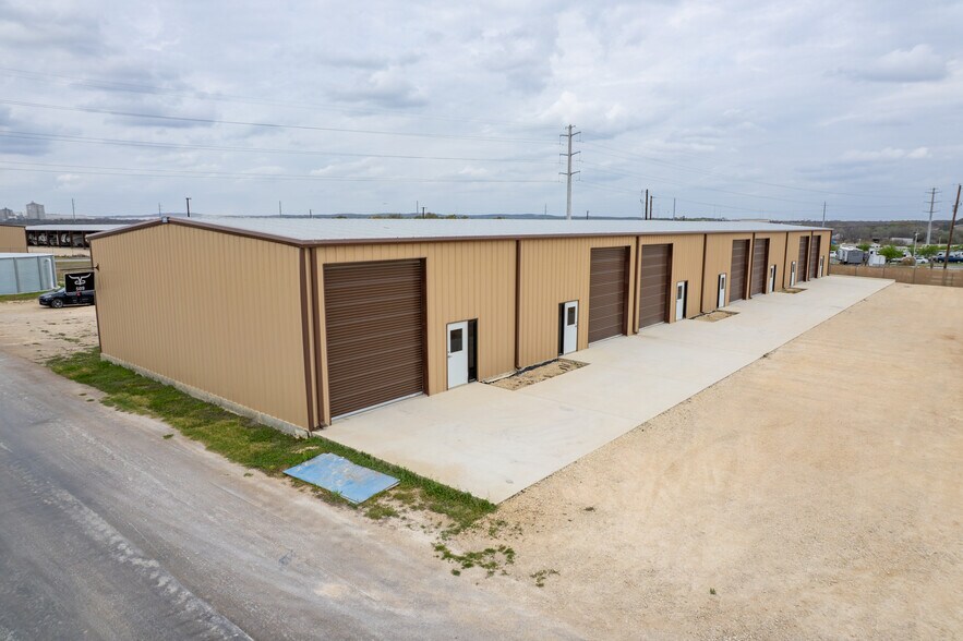 More Photos Of 7977 Old Bastrop Rd, New Braunfels Unknown For Lease