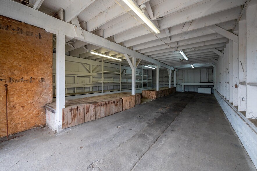 More Photos Of 120 W Smith Rd, Bellingham Service For Sale