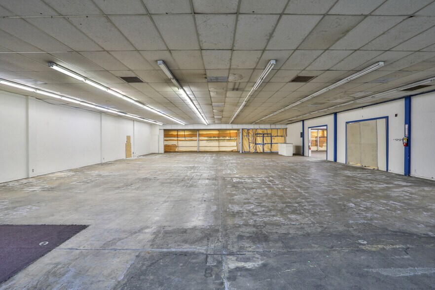 More Photos Of 4611 Holt Blvd, Montclair Showroom For Lease