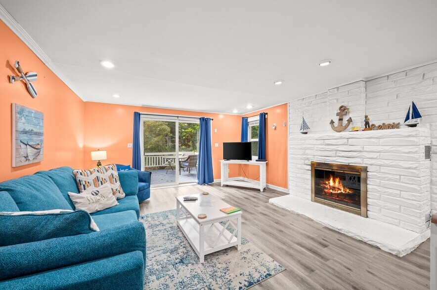 More Photos Of 231 E Buffalo St, New Buffalo Hotel For Sale