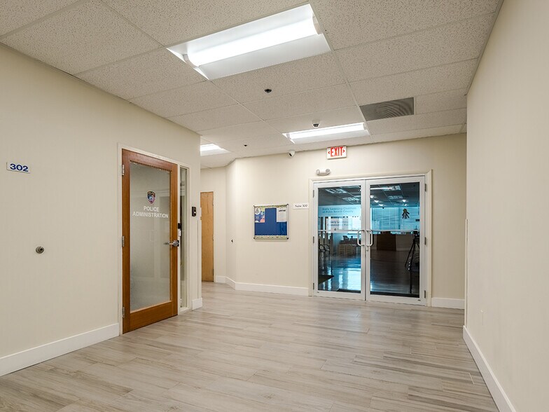 More Photos Of 2051 Dr Martin Luther King Jr Blvd, Riviera Beach Office For Sale
