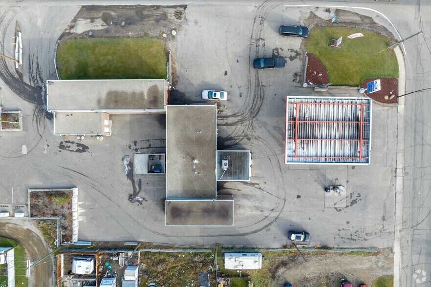 More Photos Of 2404 68th Ave SE, Calgary Service Station For Sale