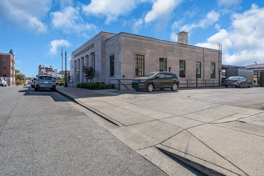 More Photos Of 131 Strawberry Alley Aly, Clarksville General Retail For Lease