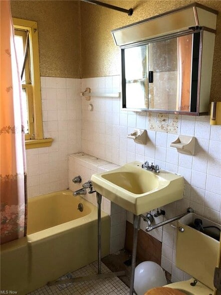 More Photos Of 1817 Penrose Ave, East Cleveland Specialty For Sale