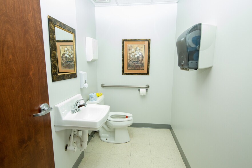 More Photos Of 4003 Out Look Dr, Hurricane Office For Sale