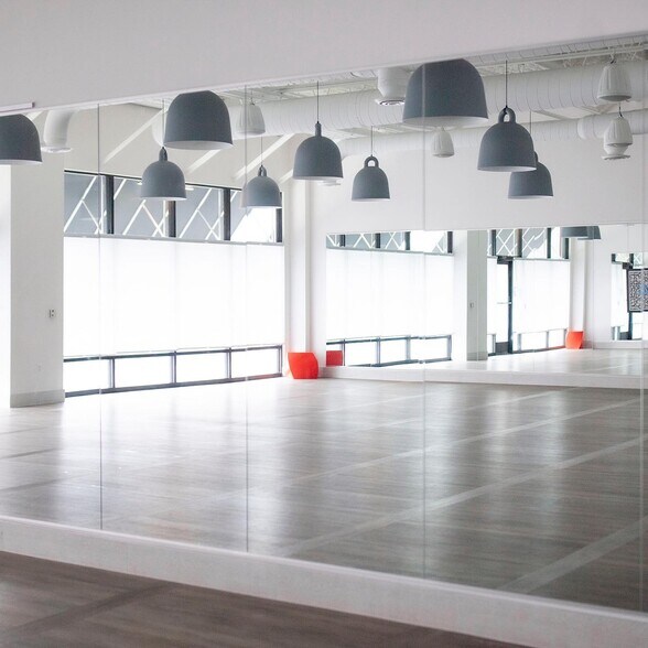 More Photos Of 10-30 Liberty Blvd, Malvern Freestanding For Lease