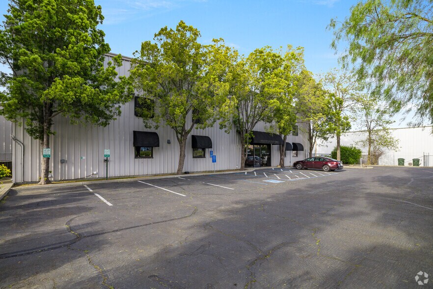 More Photos Of 1500 Sally Ride Dr, Concord Airplane Hangar For Sale