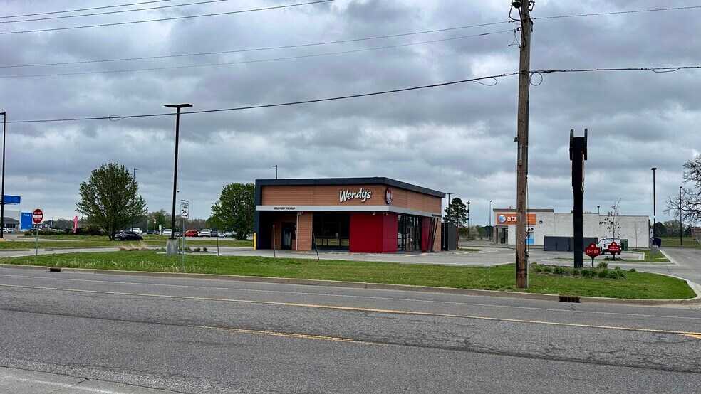 More Photos Of 120 N Central St, Benton Restaurant For Sale