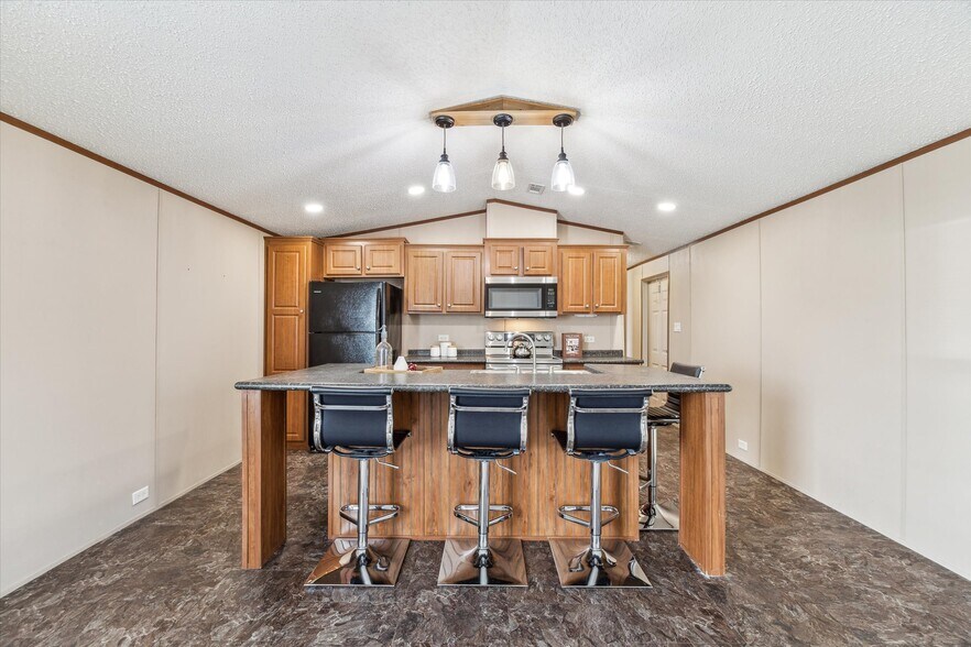 More Photos Of 3733 Rest Home Rd, Pearland Flex For Sale