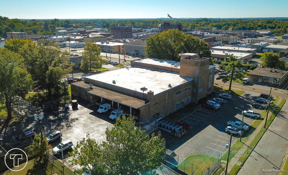 Primary Photo Of 309 N Church St, Dyersburg Office For Sale