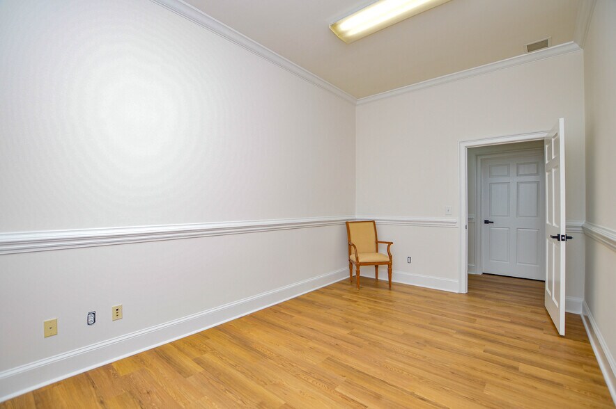 More Photos Of 21000 Torrence Chapel Rd, Cornelius Office Residential For Lease