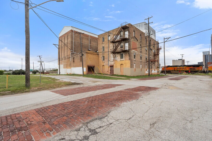 More Photos Of 1000 Harding St, Fort Worth Land For Sale