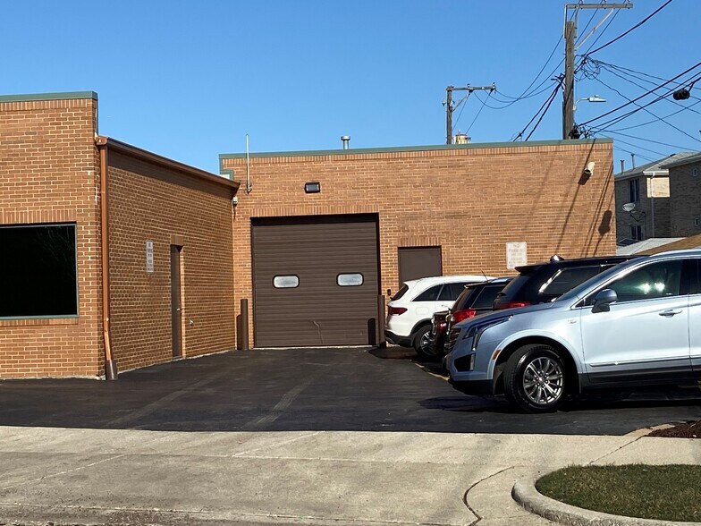 More Photos Of 6033 N Milwaukee Ave, Chicago Office For Sale