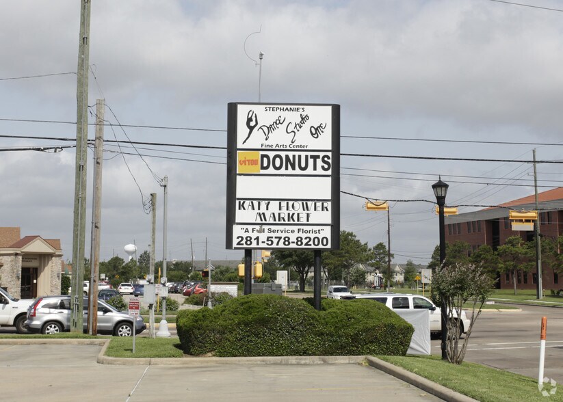 More Photos Of 20829 Kingsland Blvd, Katy Storefront Retail Office For Lease