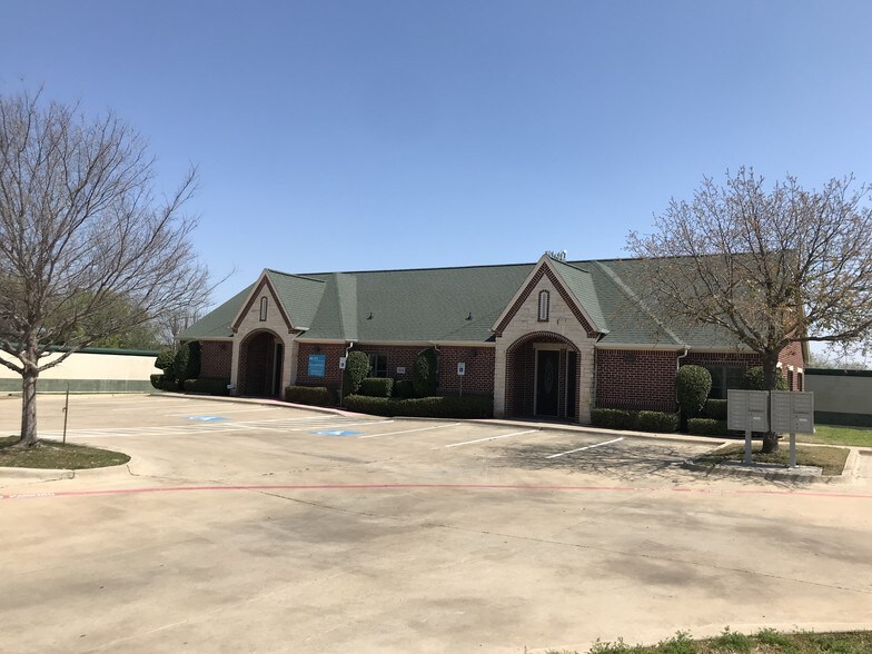 More Photos Of 6636 N Riverside Dr, Fort Worth Office For Lease