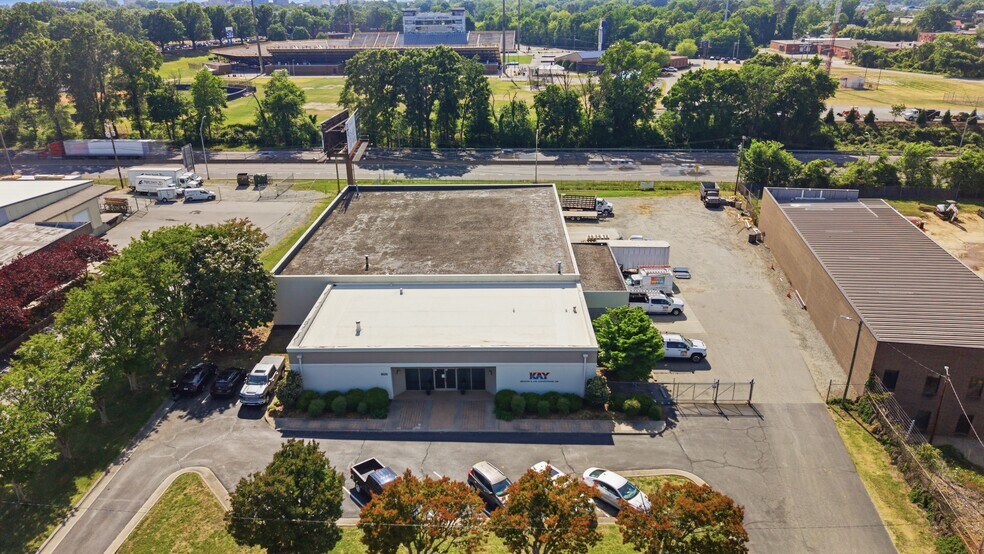 More Photos Of 809 Post St, Greensboro Warehouse For Lease