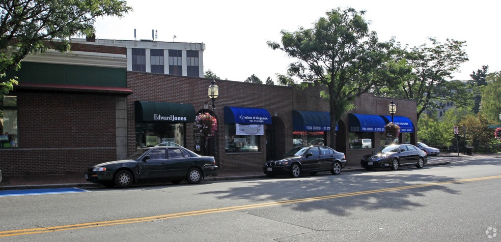 More Photos Of 535 Main St, Winchester Freestanding For Lease