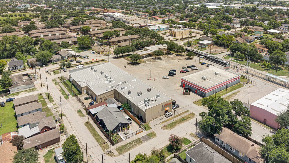More Photos Of 2601-2619 Fulton St, Houston Unknown For Lease