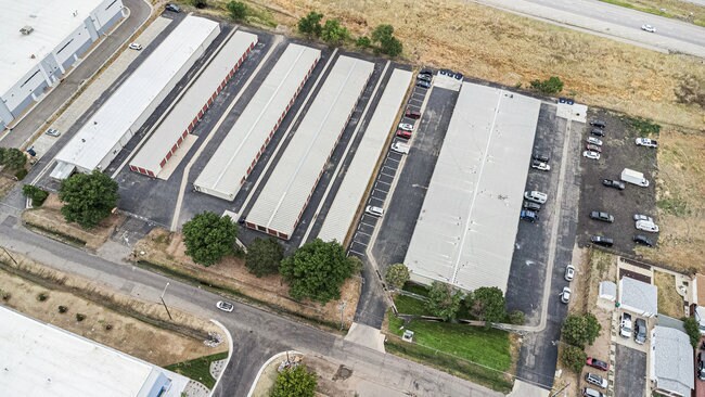 More Photos Of 1000 E 73rd Ave, Denver Warehouse For Lease