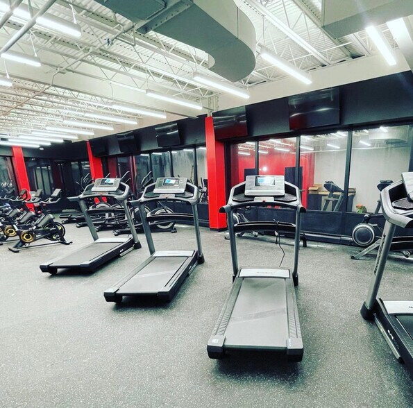 More Photos Of 24681 Northwestern Hwy, Southfield Office Residential For Lease