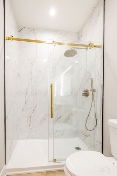 More Photos Of 2941 W Wilcox St, Chicago Apartments For Sale