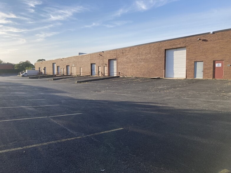 More Photos Of 1724 Church St, Holbrook Warehouse For Lease