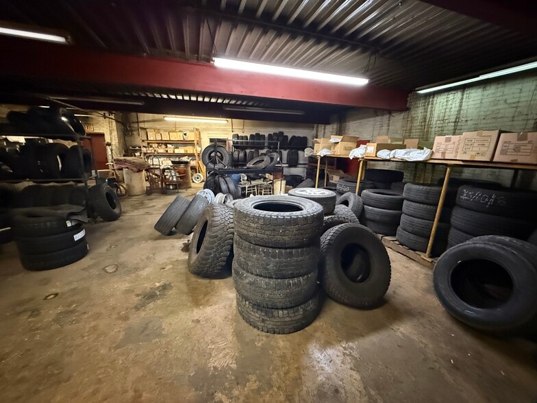 More Photos Of 622 13th St, Franklin Auto Repair For Sale