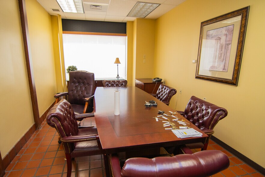 More Photos Of 1439 Sunset Blvd, Steubenville Flex For Sale