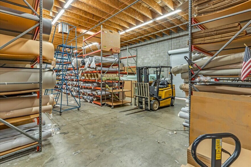 More Photos Of 1401 N Bailey Ln, Tucson Showroom For Sale