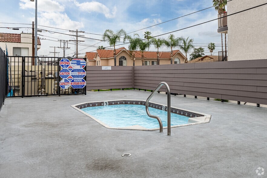 More Photos Of 201 N Belmont St, Glendale Apartments For Sale