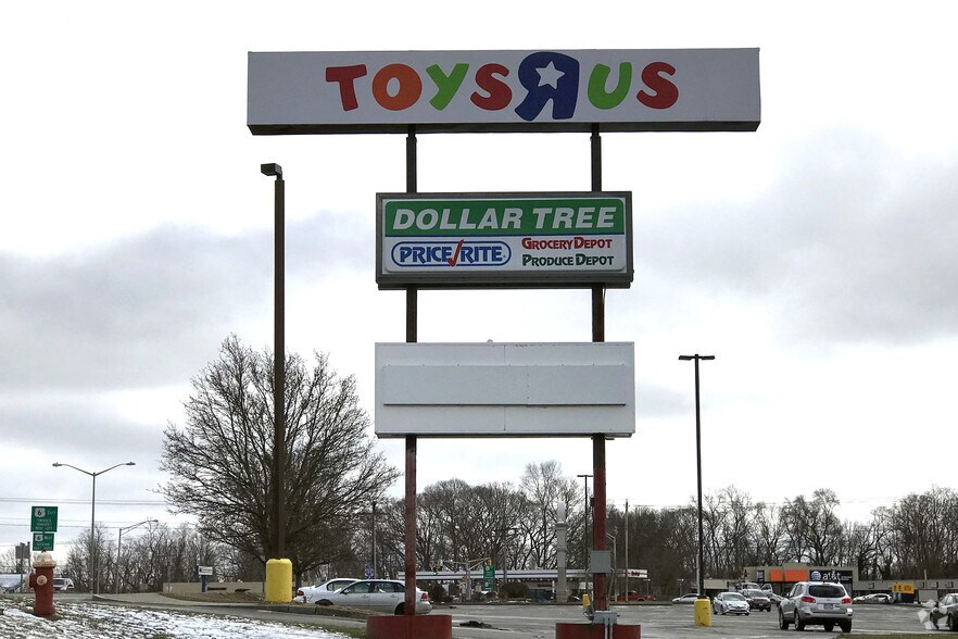 More Photos Of 86 Swansea Mall Dr, Swansea Unknown For Lease