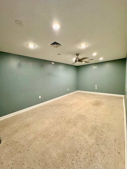 More Photos Of 6190 Old Mendenhall Rd, High Point Warehouse For Lease