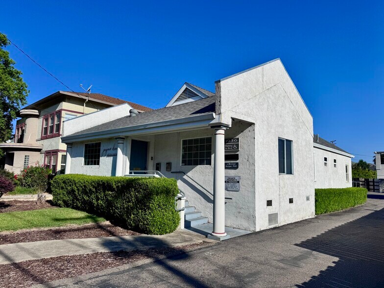 More Photos Of 1936 Shasta St, Redding Office For Sale