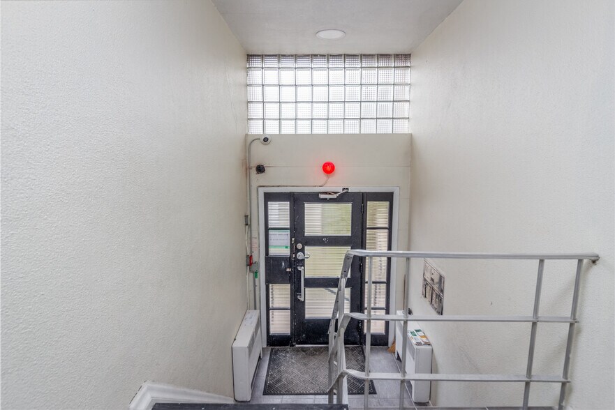 More Photos Of 2709 Lake Shore Dr, Toronto Apartments For Sale