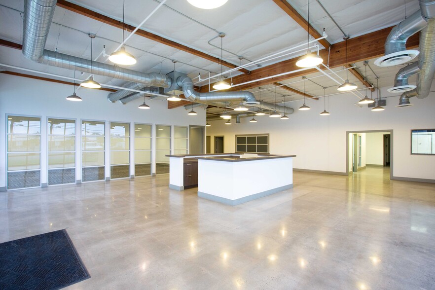 More Photos Of 3301 W Segerstrom Ave, Santa Ana Warehouse For Lease