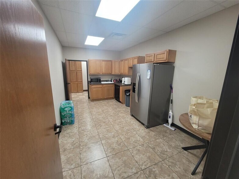 More Photos Of 912 Messenger Ln, Moore Warehouse For Sale
