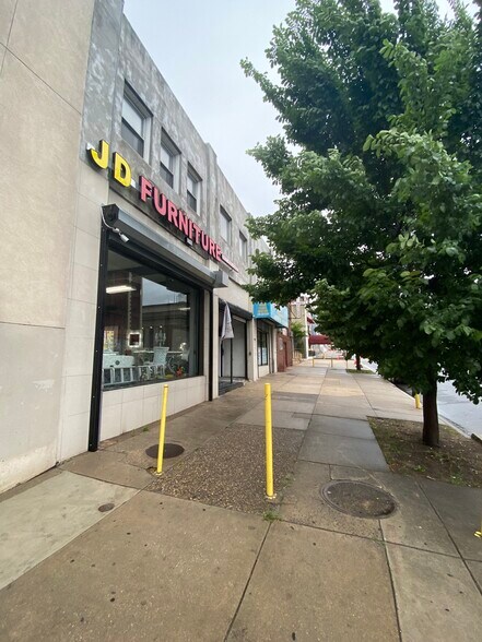 More Photos Of 2520-2522 N Broad St, Philadelphia Showroom For Lease