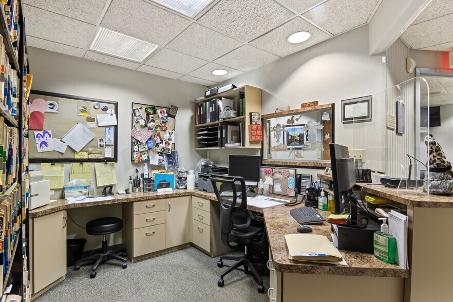 More Photos Of 775 Park Ave, Huntington Medical For Sale